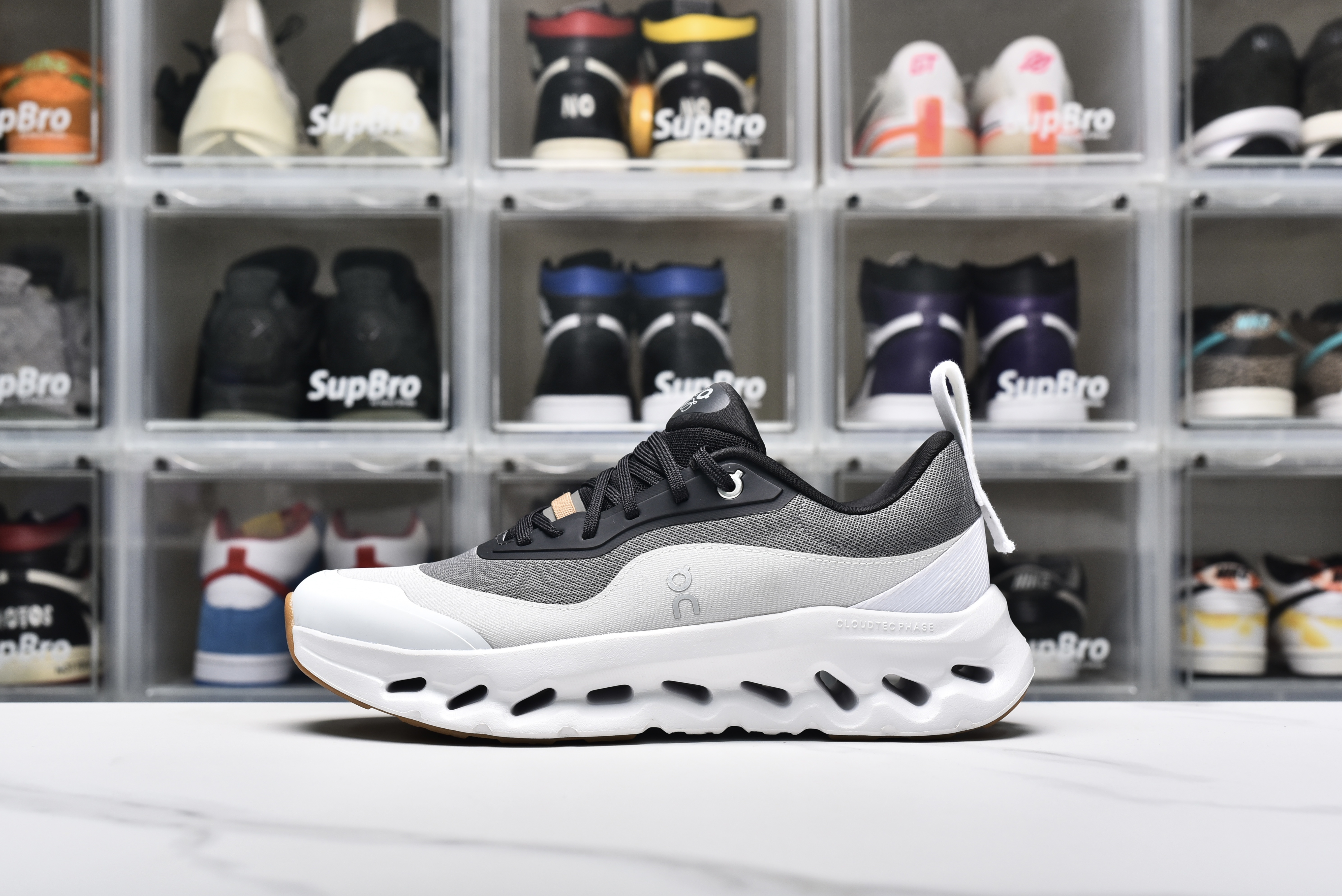 On Running Cloudtilt 2 LOEWE 4515 BLACK WHITE GUM M929282X34
